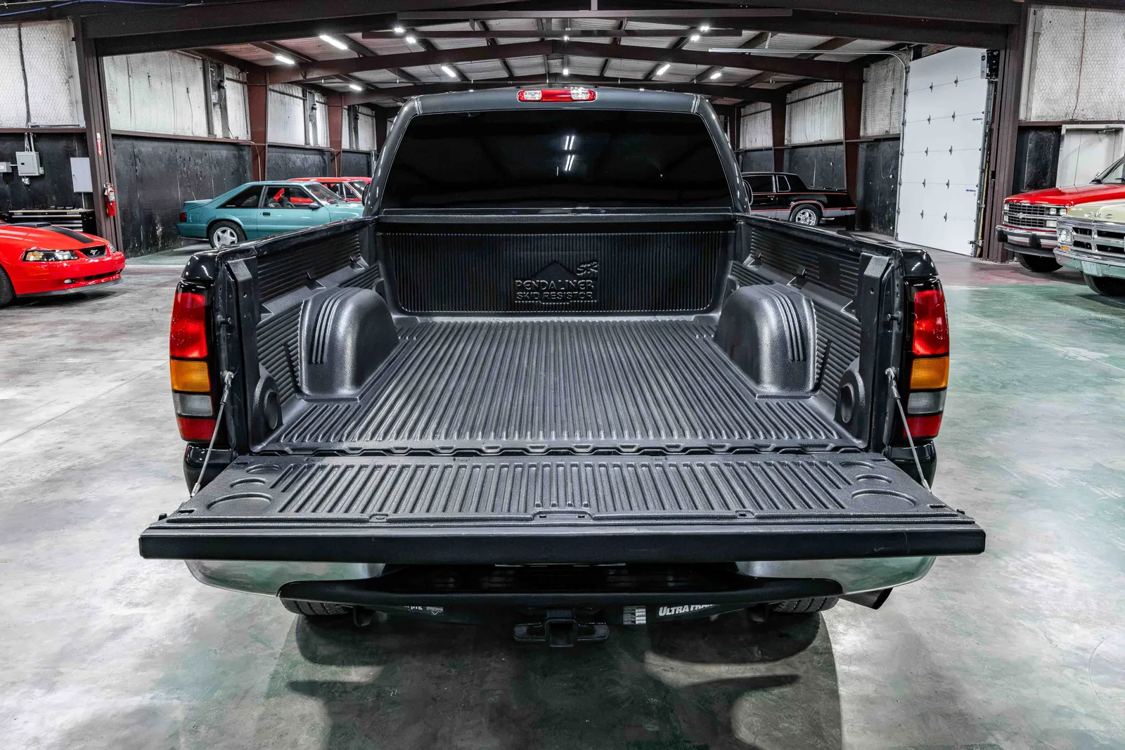  2004-GMC-Sierra-2500HD-Dark-Spiral-Gray-Metallic-184479-54.jpg